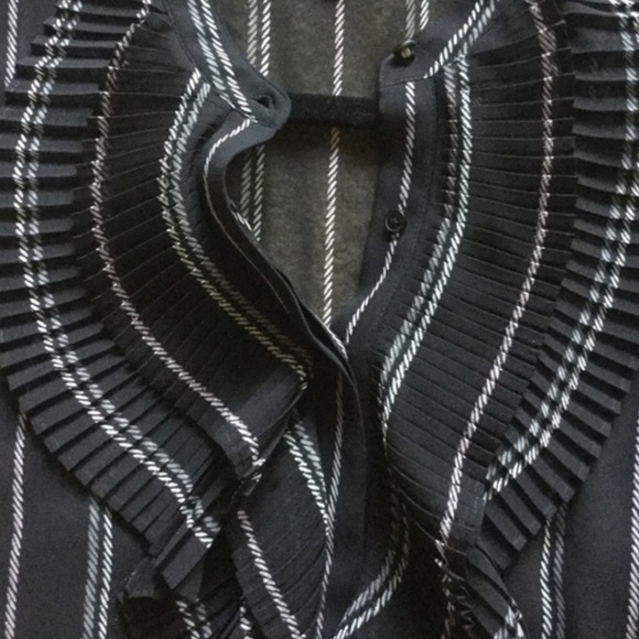 White House Black Market Pleated Ruffle Blouse Top - Picture 8 of 8